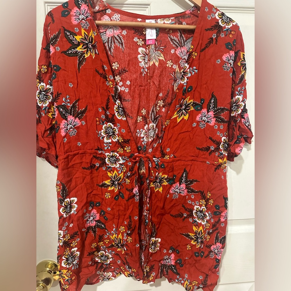 No Boundaries Red Floral Short Sleeve Cardigan Size Small